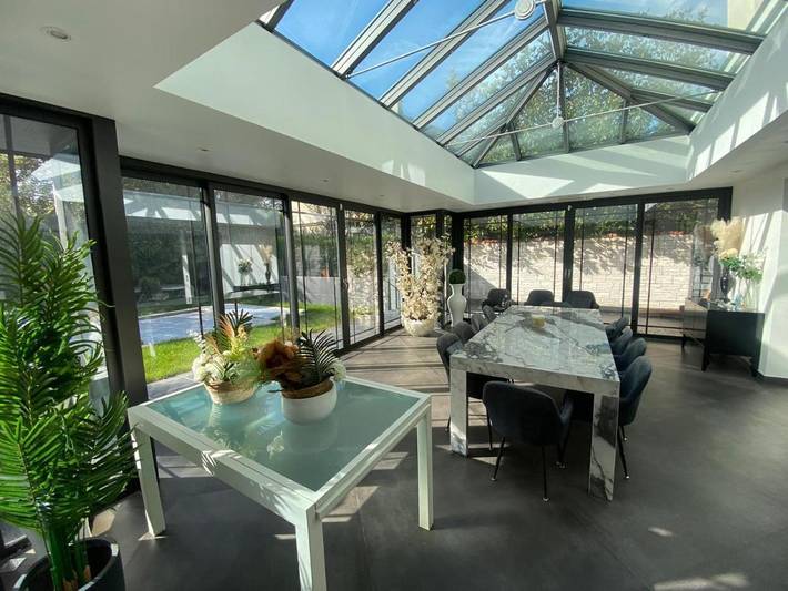 Location de vacances pour 10 personnes, avec terrasse et piscine à Saint-Maur-des-Fossés