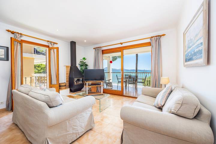 Apartamento entero, Apartamento 'Voramar 85' con vistas al mar, Wi-Fi y aire acondicionado in Puerto de Pollensa, Pollença