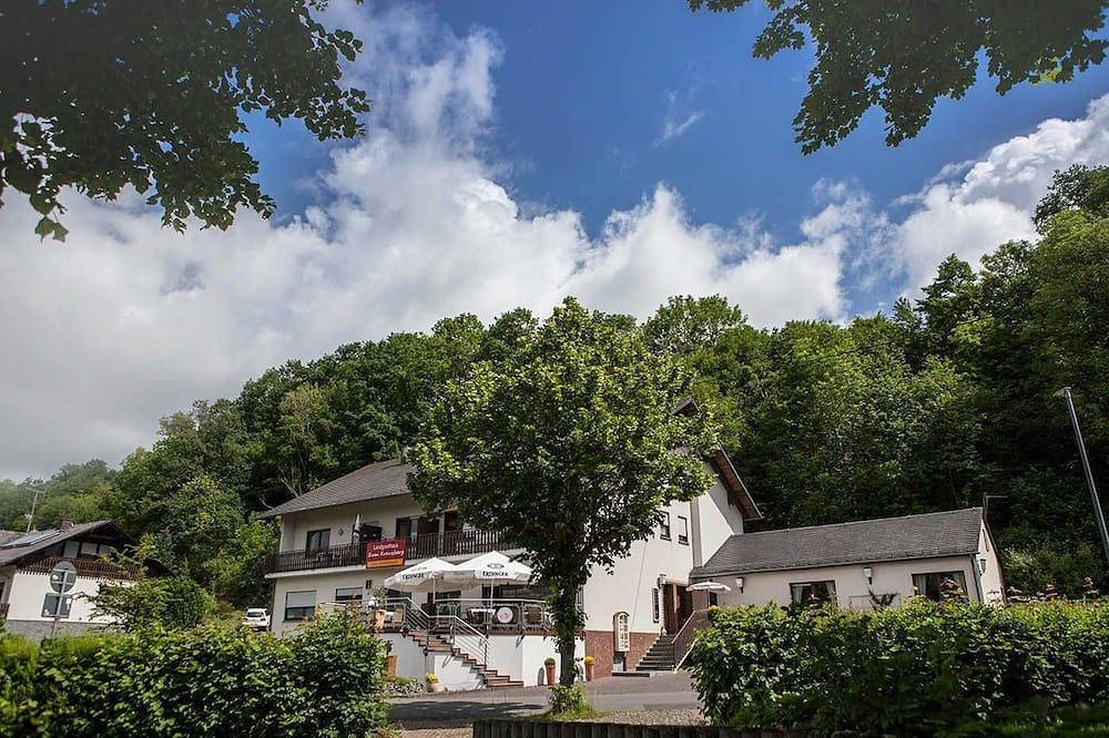 Ganze Wohnung, Appartment Landhaus - Landgasthaus Zum Kreuzberg in Schönbach, Vulkaneifel