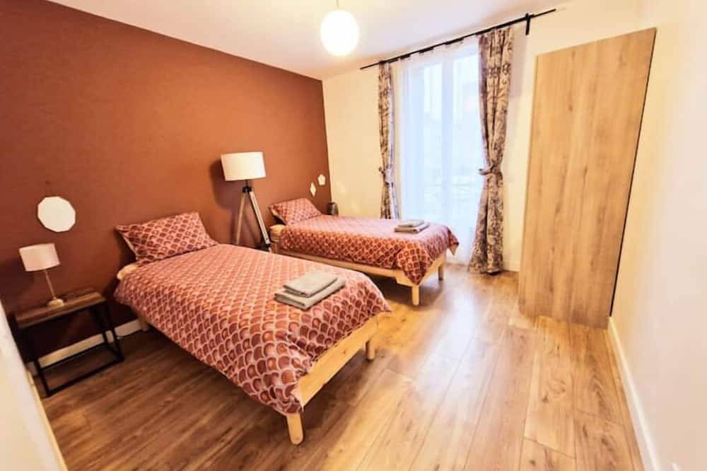 Entire apartment, Appartement \"gaby\", Centre-ville, au Pied du Métro in Clichy, Hauts-de-Seine