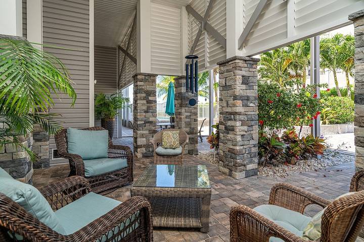 Vacation home for 9 people, with balcony and pool in Fort Myers Beach