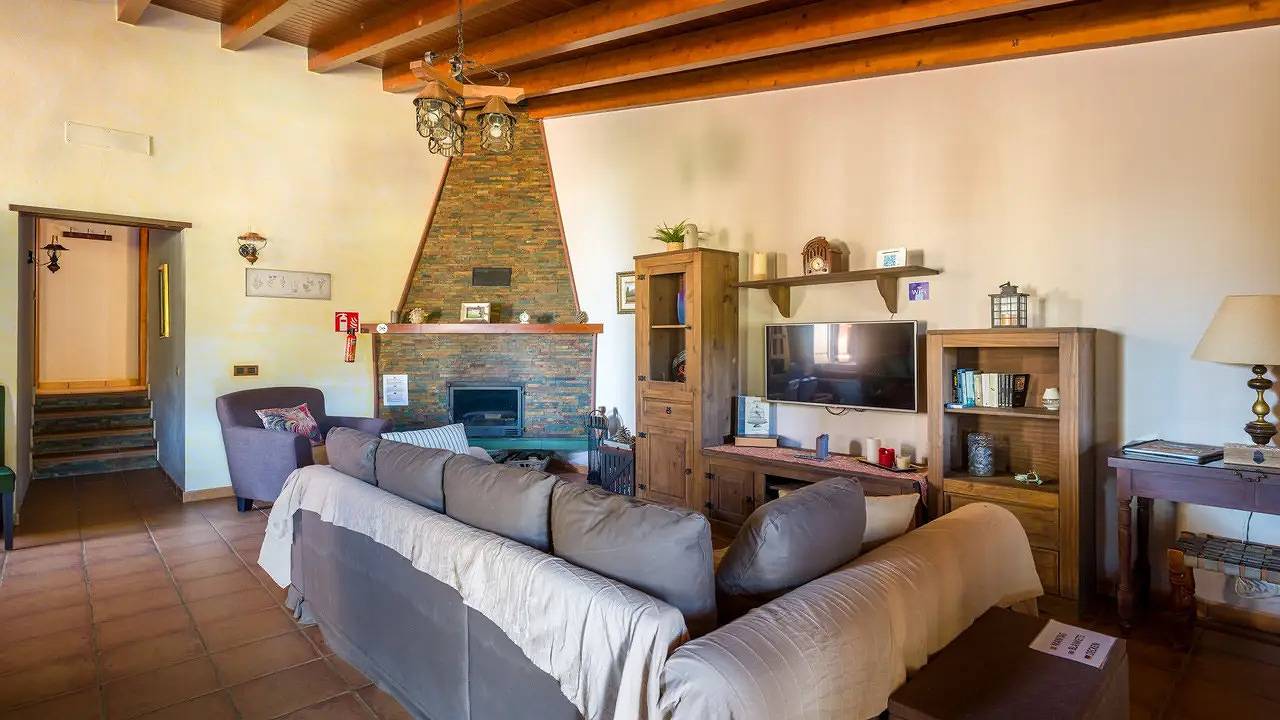 Holiday home for 7 people with garden in Zumacal, Valleseco