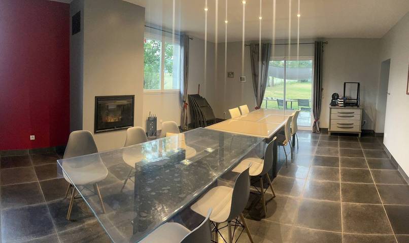 Gîte pour 15 personnes, avec jardin et terrasse en Haute-Loire - 2