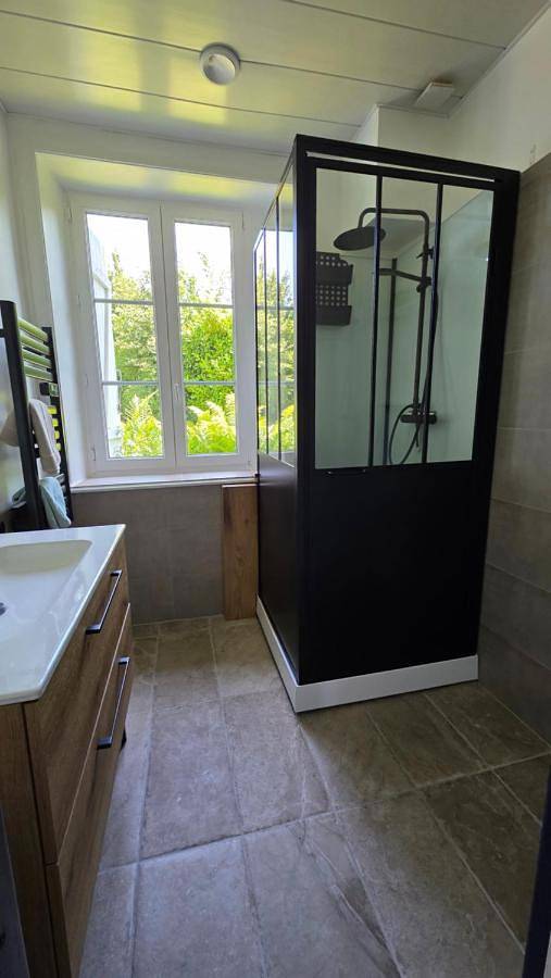 Gîte pour 2 personnes, avec Terrasse ainsi que Jacuzzi et Jardin à Saint-Germain-les-Belles - 2