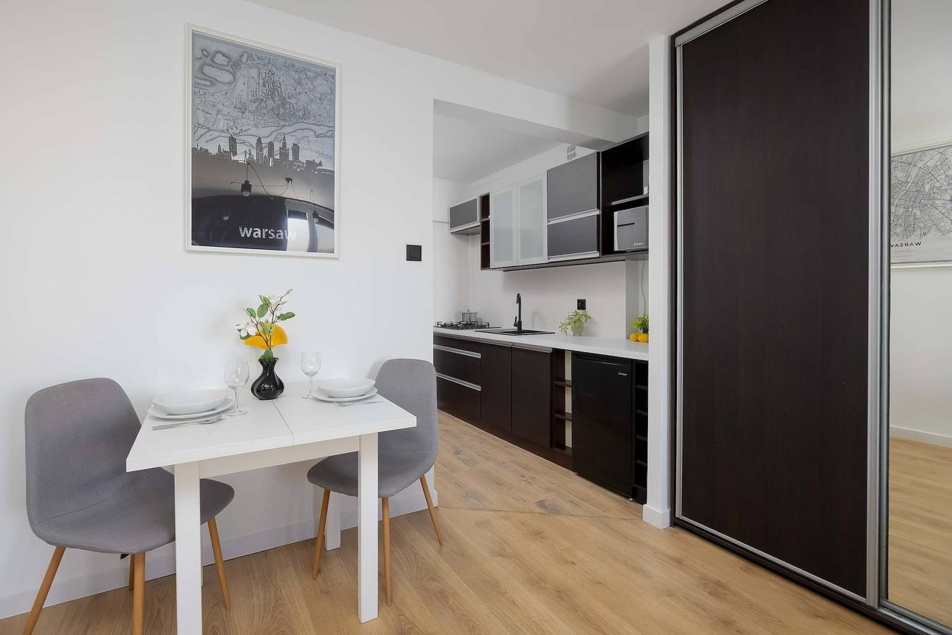 Entire studio, Mo  dawska 15 Warsaw   Bright Studio   Smart Tv   Ideal Location in Warsaw, Masovia