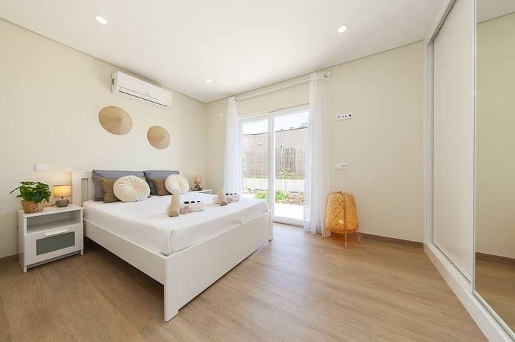 Peaceful villa w/ pool, BBQ & ping-pong table in Alcantarilha, Alcantarilha e Pêra