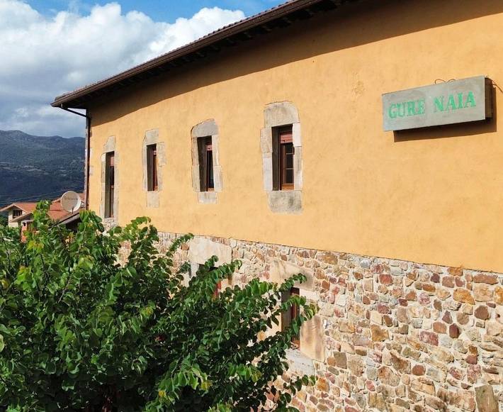 Casa rural para 13 personas, con Balcón y Terraza además de Jardín y Piscina en Rasines - 2