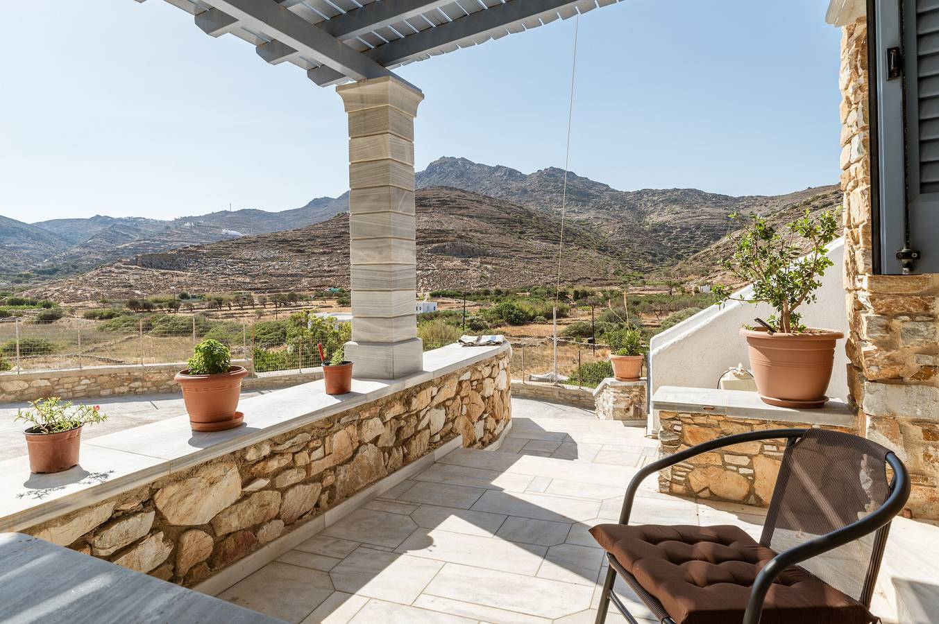 Ganze Wohnung, Ferienwohnung 'Vrahos Tinos' mit gemeinsamer Terrasse, Wlan und Klimaanlage in Tínos