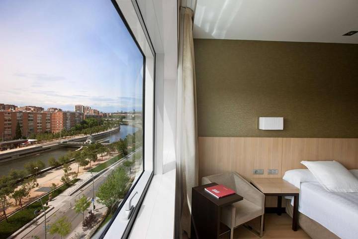 Hotel für 2 Personen, mit Terrasse und Ausblick sowie Seeblick in Madrid - 2
