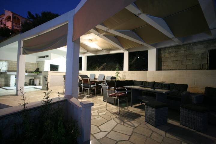 Villa pour 8 personnes, avec Jardin et Piscine à Okrug Gornji