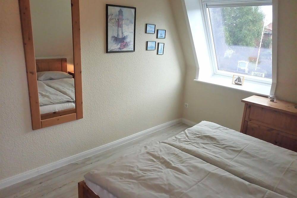 Ganze Wohnung, Wohnung im 1ten Og, mit Kamin und Balkon. 6 Schlafkojen im urigen Dachgeschoss. in Stinteck, Westerdeichstrich