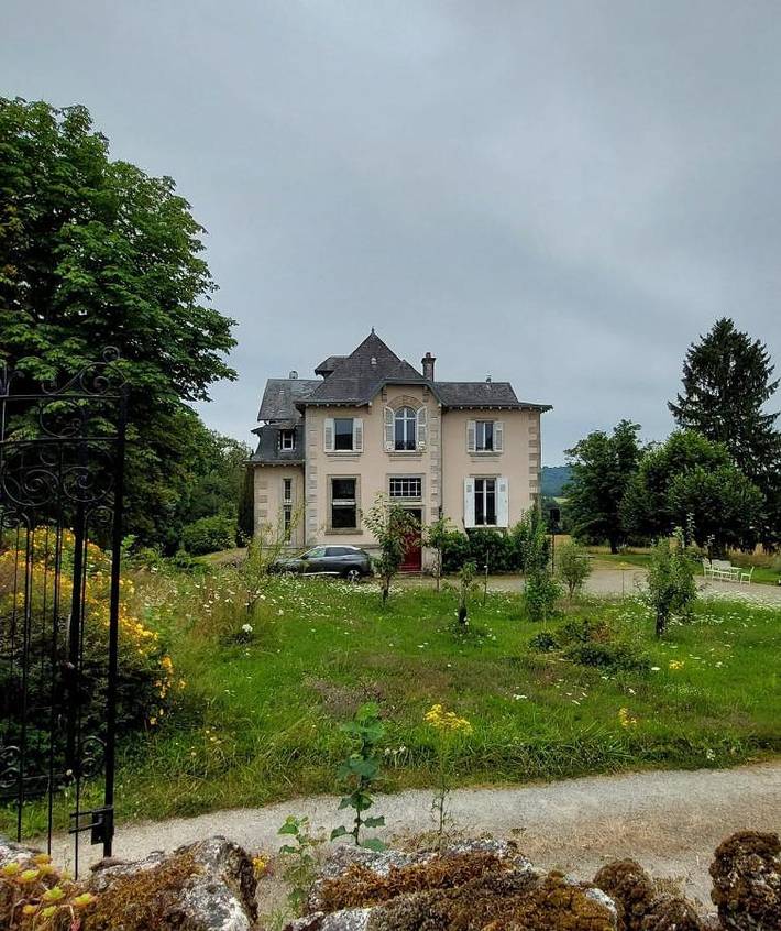 Maison d’hôte pour 2 personnes, avec jardin et vue à Saint-Amand-Jartoudeix