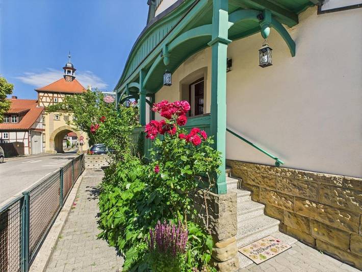 Ferienhaus für 7 Personen, mit Balkon und Whirlpool sowie Terrasse und Garten in Königsberg in Bayern