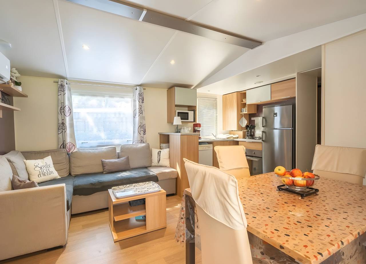 Mobil-home 'Mh324 La Tremblade' avec piscine commune, terrasse privée et climatisation in La Tremblade, Côte de Beauté