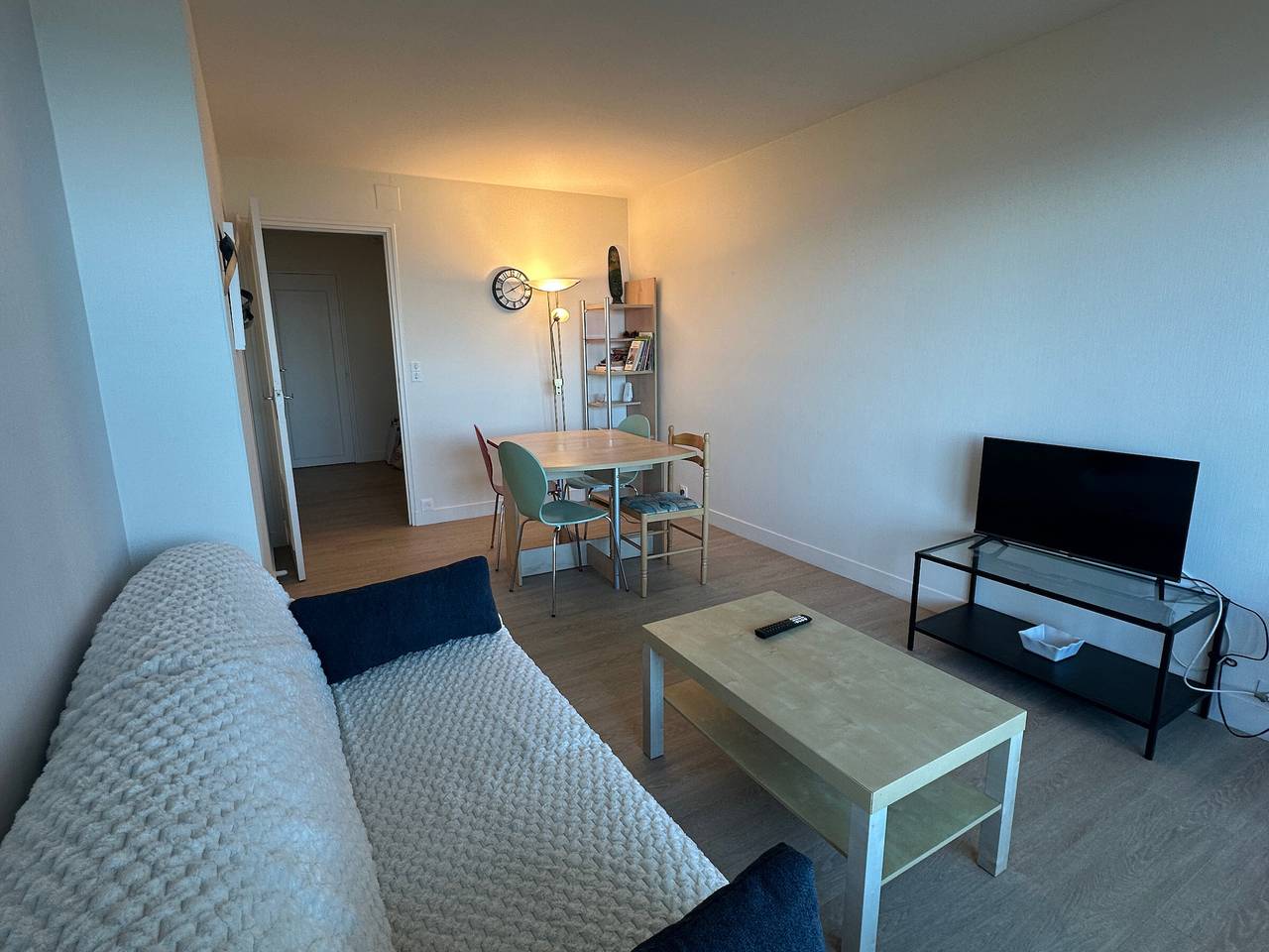 Entire apartment, Stunning Sea View Apartment in Varaville – Beachfront Loggia, Sleeps 4 in Varaville, Caen region