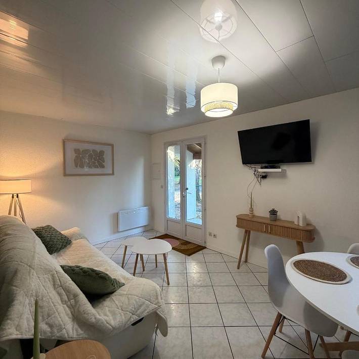 Location de vacances pour 2 personnes, avec terrasse et jardin, animaux acceptés à Ozillac - 2