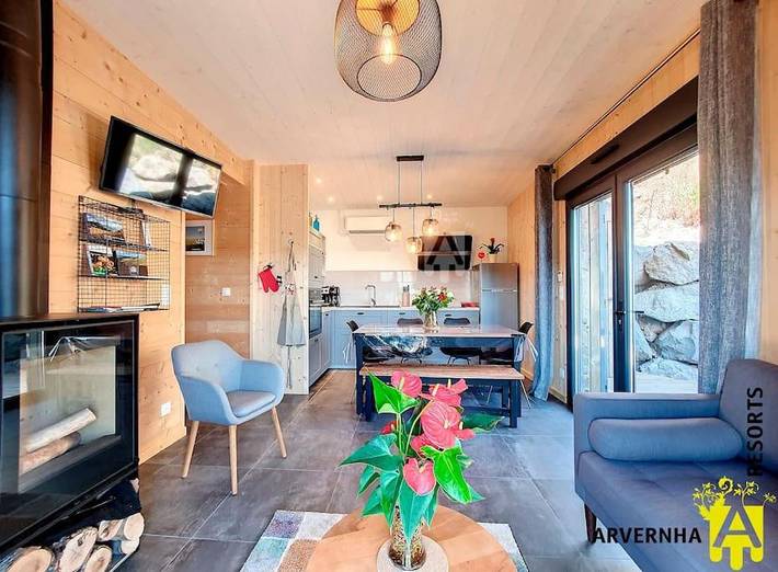 Chalet pour 4 personnes, avec vue sur le lac ainsi que vue et terrasse à Chambon-sur-Lac - 4