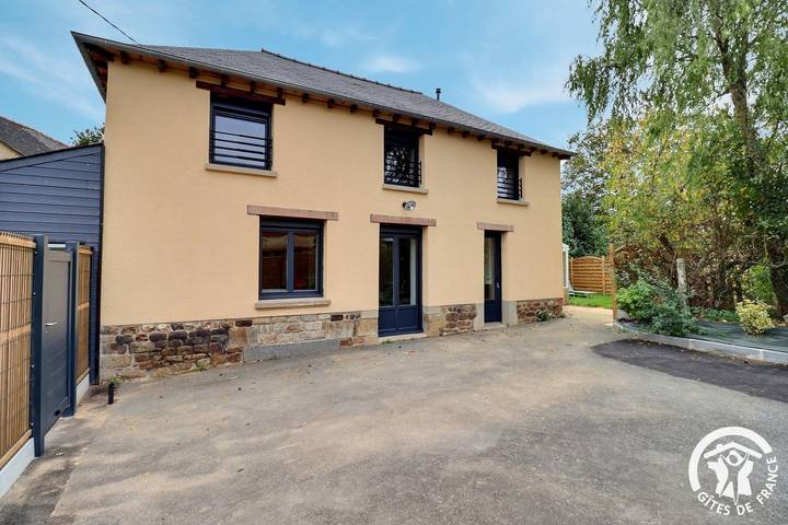 Gîte pour 6 personnes, avec jardin à Landujan