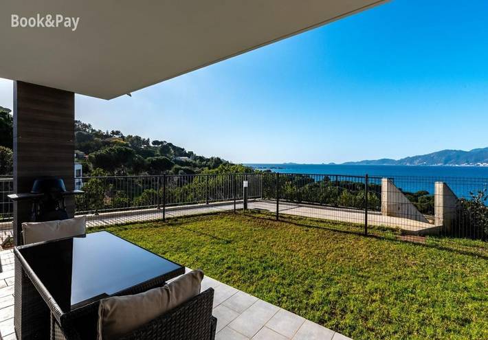 Gîte pour 4 personnes, avec terrasse et jardin dans Plage de la Stagnola