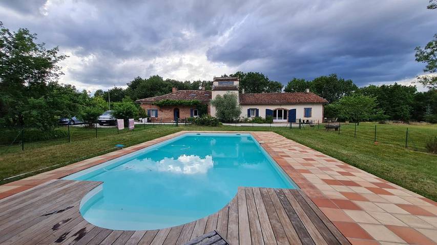 Gîte pour 6 personnes, avec piscine ainsi que terrasse et jardin à Lafrançaise