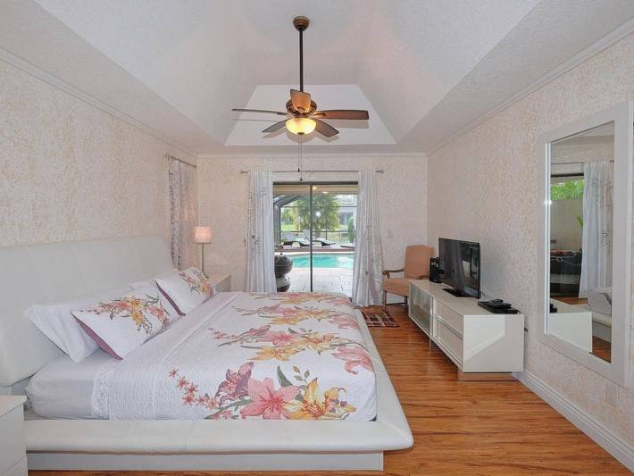 Location de vacances pour 8 personnes, avec piscine ainsi que terrasse et jardin à Cape Coral - 3