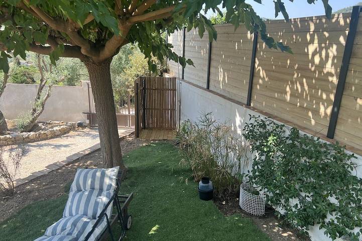 Apartment. Lower villa 53 m2, sleeps 4 with garden and shaded terrace in Ollioules, Mittelmeerküste (Frankreich)