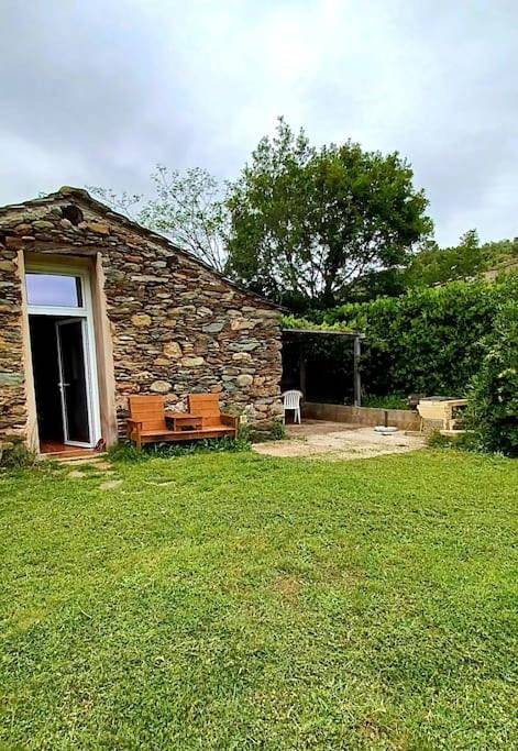 Location de vacances pour 2 personnes, avec vue ainsi que jardin et terrasse à Sisco - 2