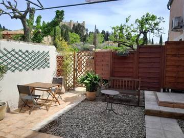 Gîte pour 3 personnes, avec terrasse et vue à Montfaucon (France)