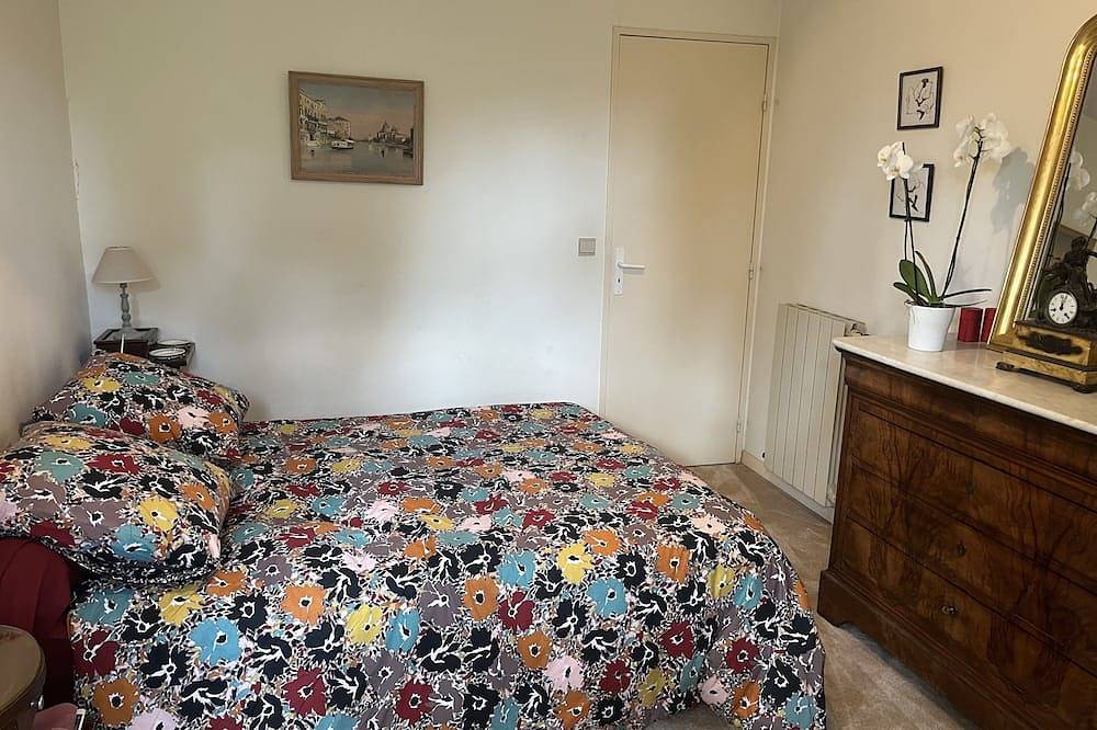 Garden level with swimming pool, refined amenities in the heart of the countryside in Marseille, Mediterranean Coast (France)