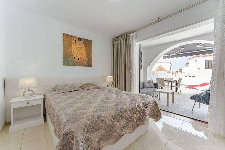 Appartement entier, Beaux appartements avec grande terrasse proche de la plage in Playa de las Américas, Arona