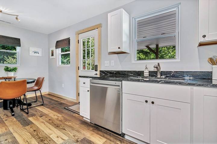 Cabin for 6 people, with sauna and pool in Black Mountain