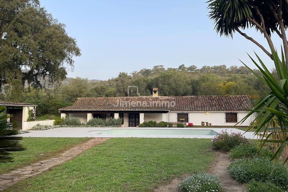 Chalet 'Finca El Búho Oak Natural Park' with Sea Views, Wi-Fi and Air Conditioning in Jimena de la Frontera, Los Alcornocales