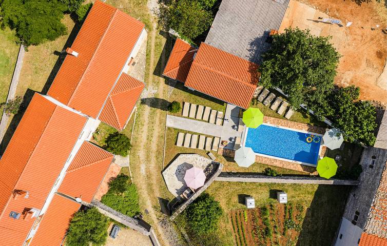 Ferienhaus für 20 Personen in Orihi