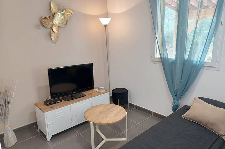 Appartamento intero, Appart 4 pers piscine chauffée, wifi, 2 chambres, clim, 7 min mer, 1 min rivière in Galeria, Parco naturale regionale della Corsica