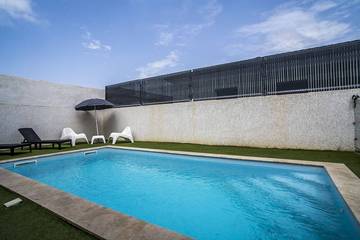 Location de vacances pour 8 personnes, avec jardin et terrasse à Borgo