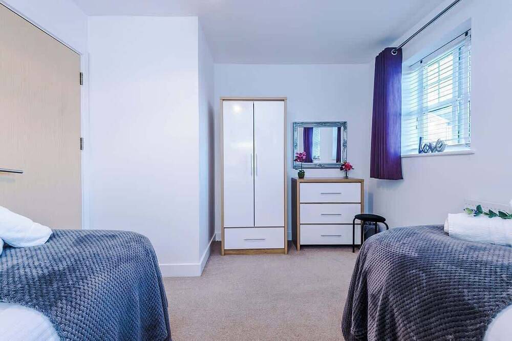 Modern house, ideal for contractors, sleeps 8! in Crewe, Cheshire East