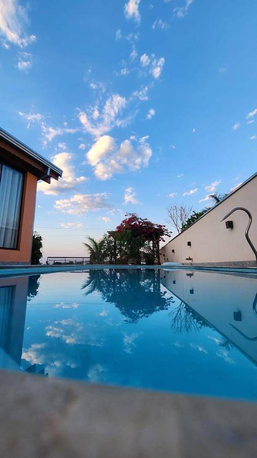 Casas e apartamentos de temporada para 12 pessoas, com vista e vista para o lago e ainda piscina and jardim, com animais de estimação em Presidente Epitácio