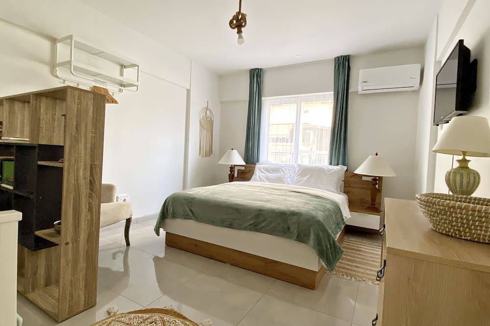 Appartement entier, Fully renovated 2 bedroom flat , ideal for fmailies with  young kids in Engomi, Chypre du Sud