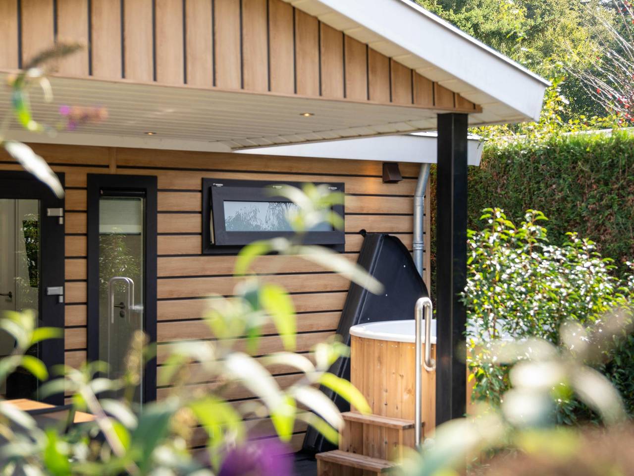 Vakantiepark De Thijmse Berg — Family Lodge met hottub | 4 personen in Rhenen, Provincie Utrecht