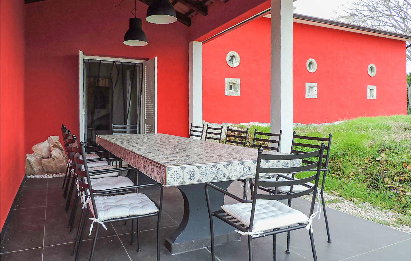 Incantevole appartamento con 2 camere da letto, terrazza, Wi-Fi e parcheggio vicino a Kastel Pineta in Istria