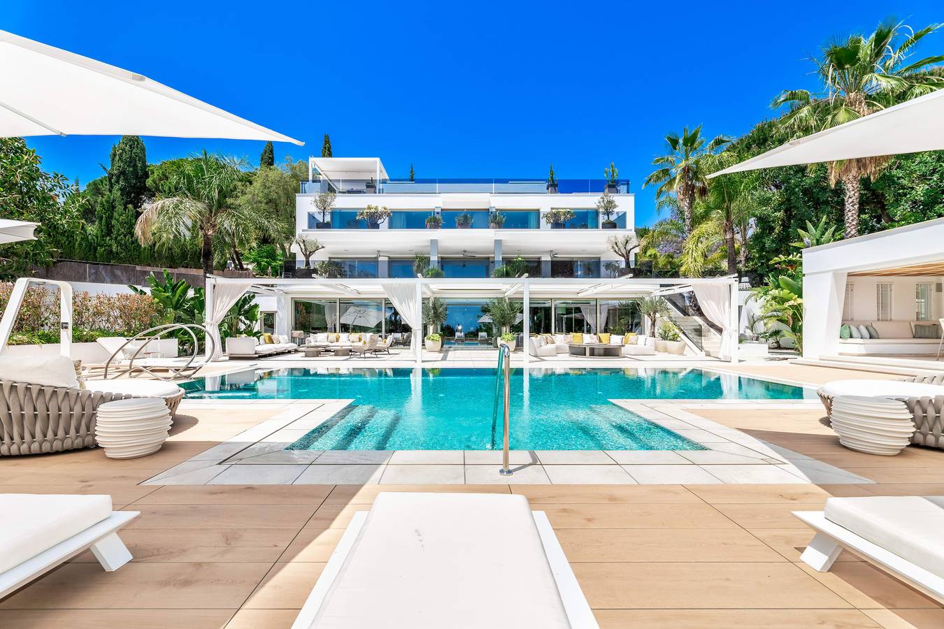 Villa for 16 people with terrace in Marbella West, Marbella