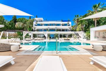 Villa for 16 Guests in Marbella West, Marbella, Picture 1