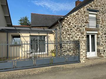 Gîte pour 2 personnes, avec vue et terrasse à Miniac-Morvan