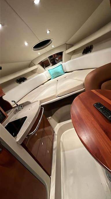 Bateau pour 4 personnes, avec vue en Provence-Alpes-Côte d'Azur - 2