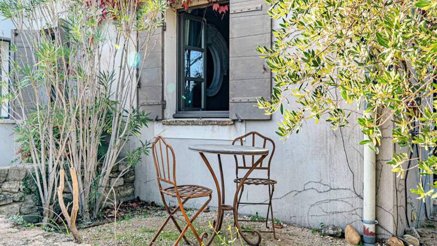 Gîte pour 3 personnes, avec piscine et jardin, animaux acceptés à Oppède - 4
