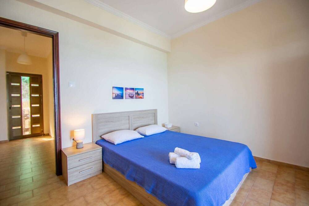 Ganze Wohnung, Apartment right on the water in Tragaki, Zakynthos