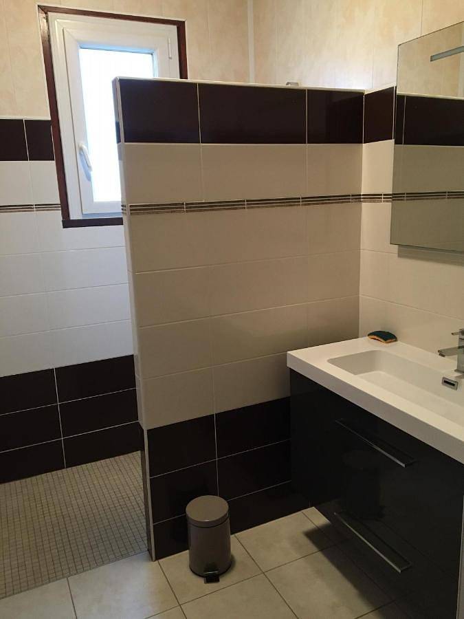 Location de vacances pour 6 personnes, avec terrasse et jardin à Sainte-Gemme-la-Plaine - 4