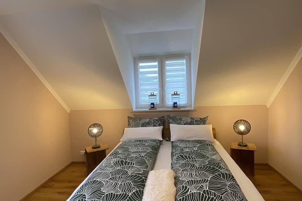Ganze Wohnung, Schöne drei Raumwohnung. Hell,stilvoll, gemütlich in Borna, Hainer See