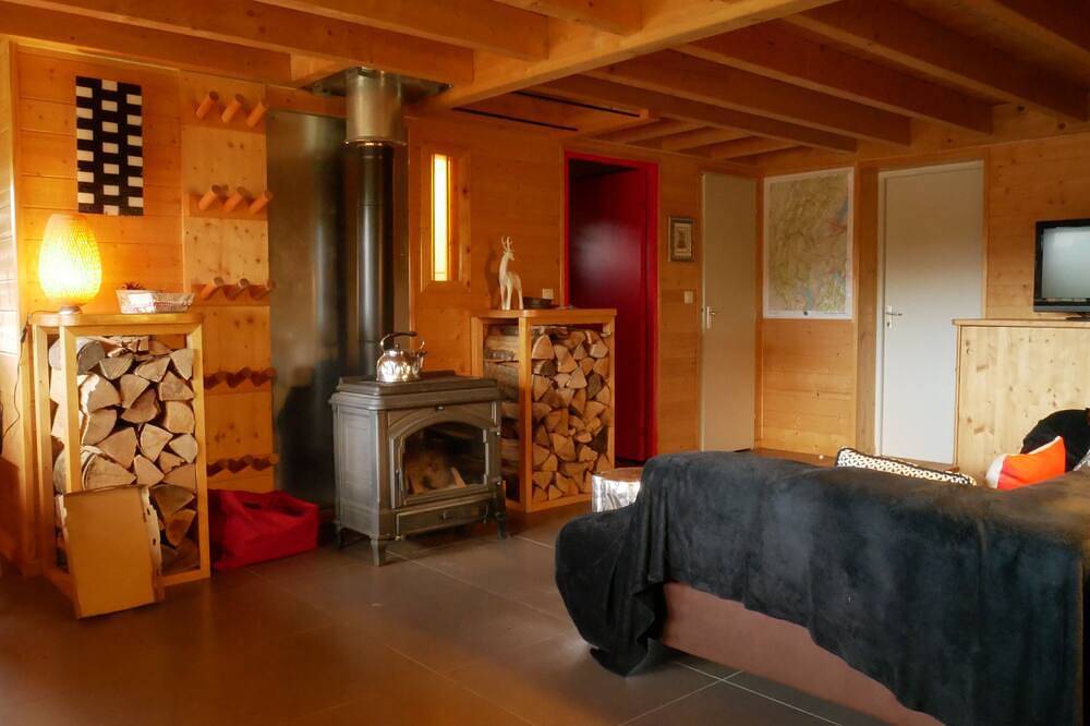 Chalet moderne avec beaucoup de caractère, ambiance confortable et chaleureuse in La Pesse, Parc naturel régional du Haut-Jura