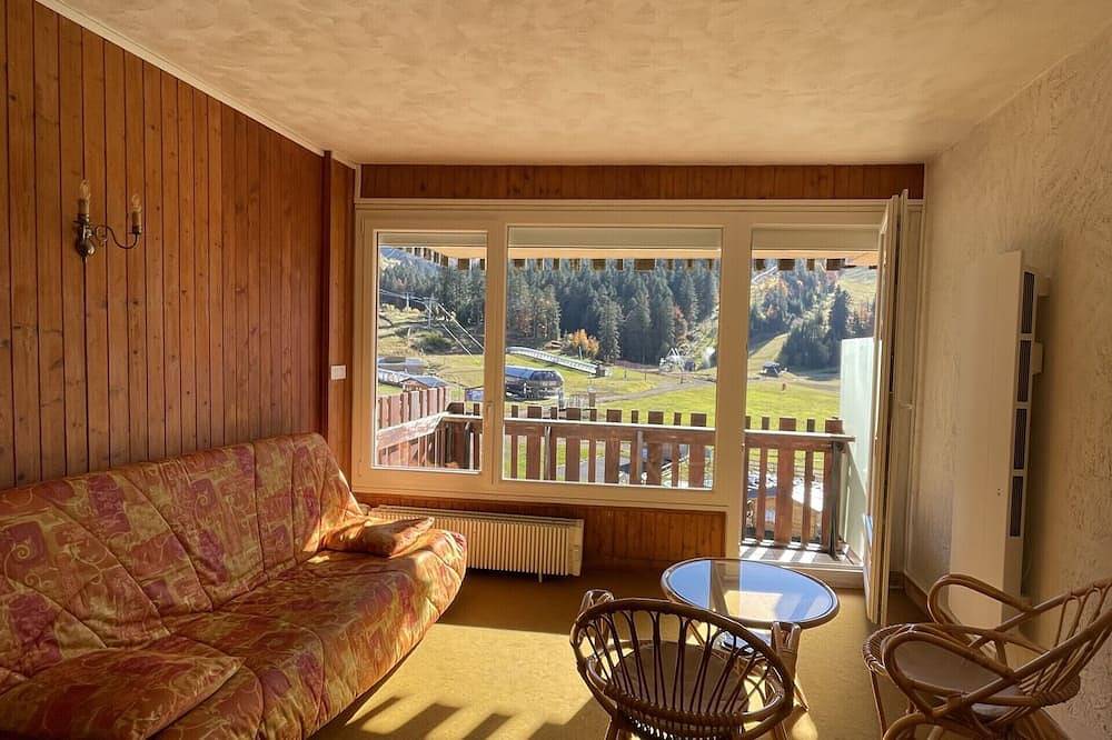 Entire apartment, Studio avec vue sur la prairie in Le Lioran, Laveissière